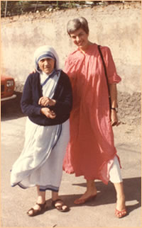 Lorna Kelly with Mother Teresa in Rome